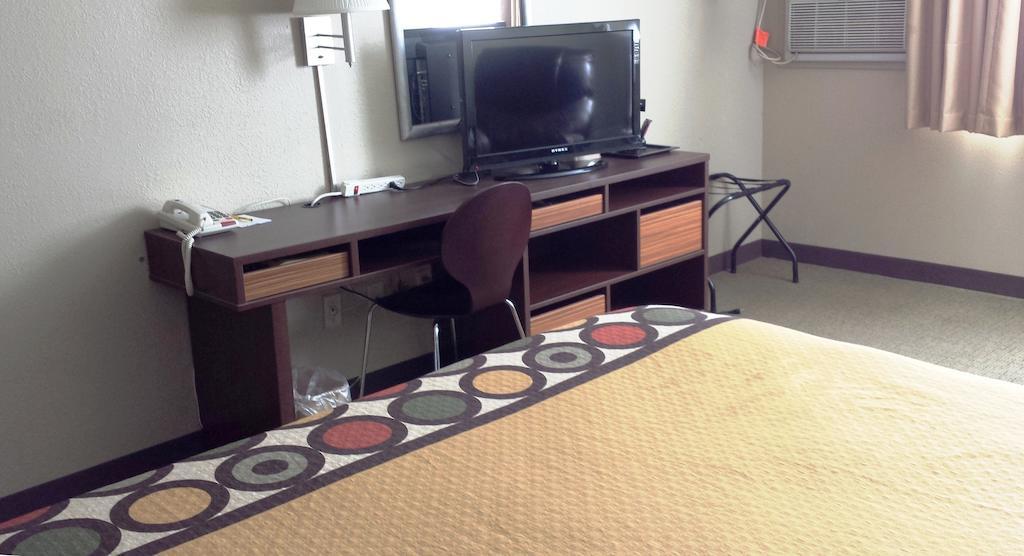 Super 8 By Wyndham Sioux Falls Near Convention Center Ruang foto