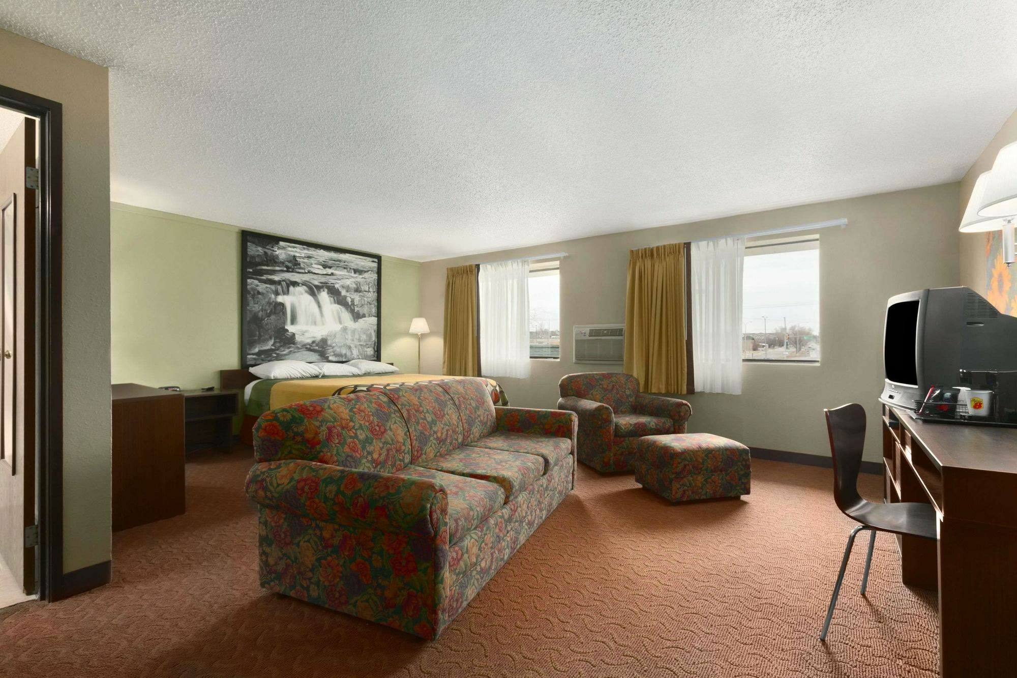 Super 8 By Wyndham Sioux Falls Near Convention Center Bagian luar foto